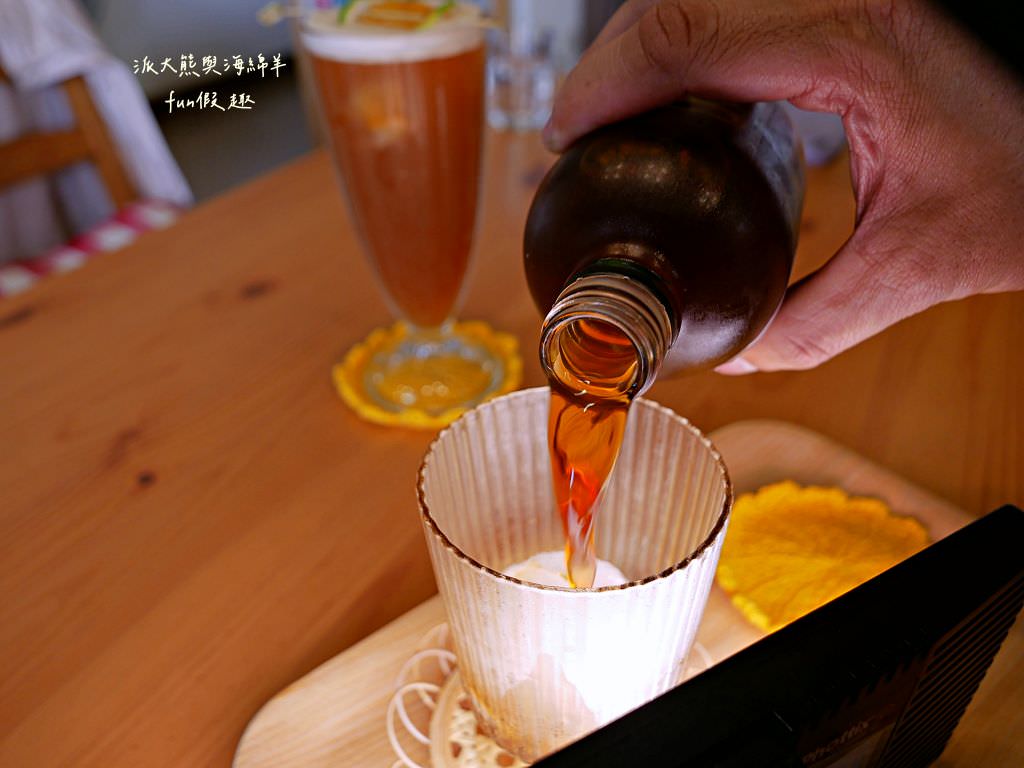 鄉夏咖啡︱咖啡、餐點與甜點表現都是零死角的草屯鄉村風咖啡廳，可以靜謐悠閒看夕陽日落時分，在拾粵茶餐館&李記拾粵港式燒臘的門口處，鄰近南投中興交流道╱台14乙路旁～