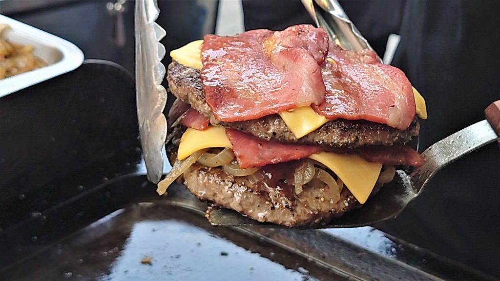 斯威比漢堡 Sweet bits and Burgers︱美味又道地的澳洲漢堡在中興新村!午後飄揚起異國香味～114.8.21重新開幕!