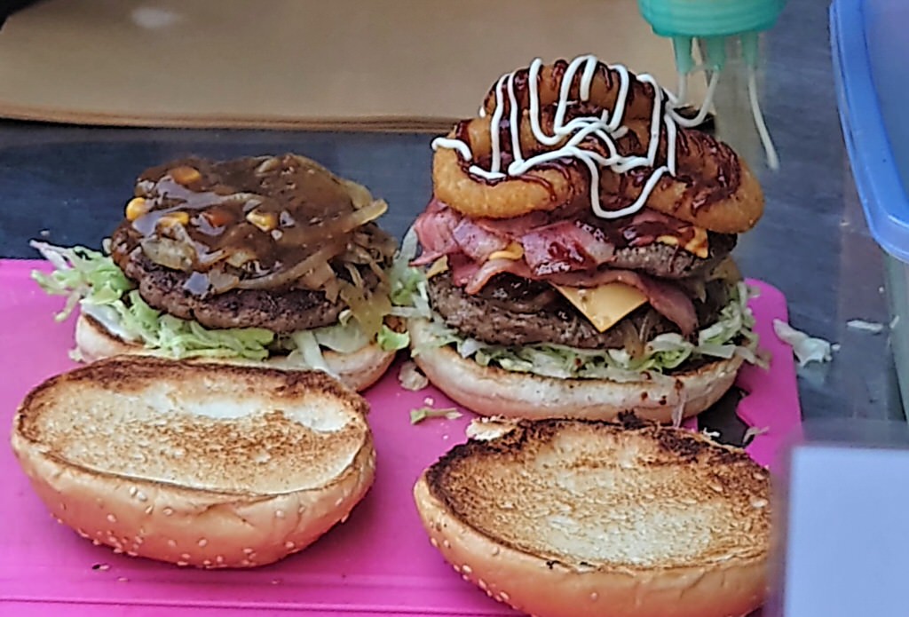 斯威比漢堡 Sweet bits and Burgers︱美味又道地的澳洲漢堡在中興新村!午後飄揚起異國香味～114.8.21重新開幕!