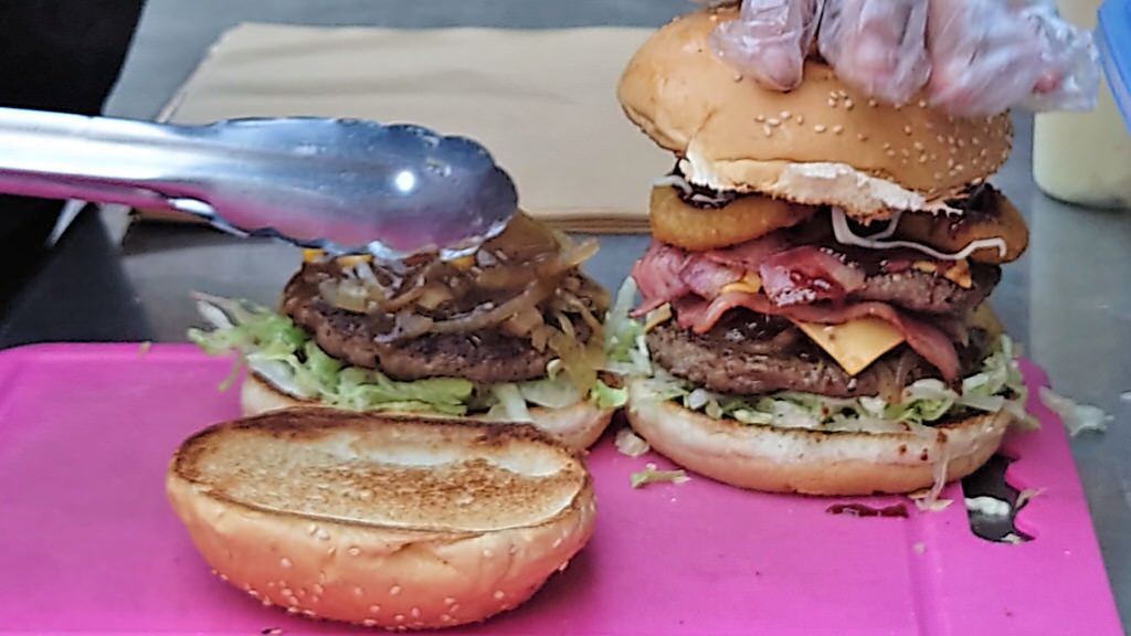 斯威比漢堡 Sweet bits and Burgers︱美味又道地的澳洲漢堡在中興新村!午後飄揚起異國香味～114.8.21重新開幕!