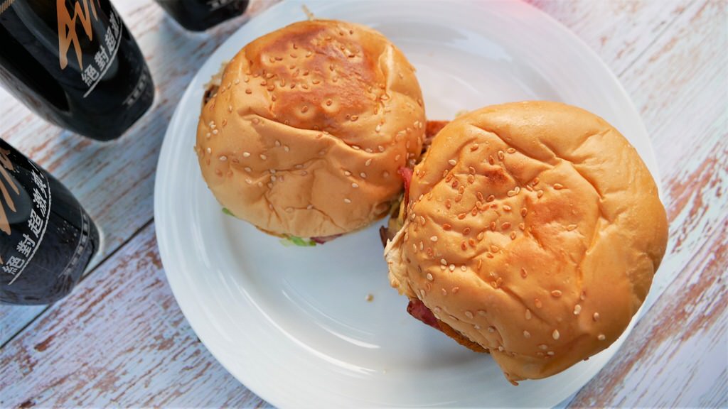 斯威比漢堡 Sweet bits and Burgers︱美味又道地的澳洲漢堡在中興新村!午後飄揚起異國香味～114.8.21重新開幕!