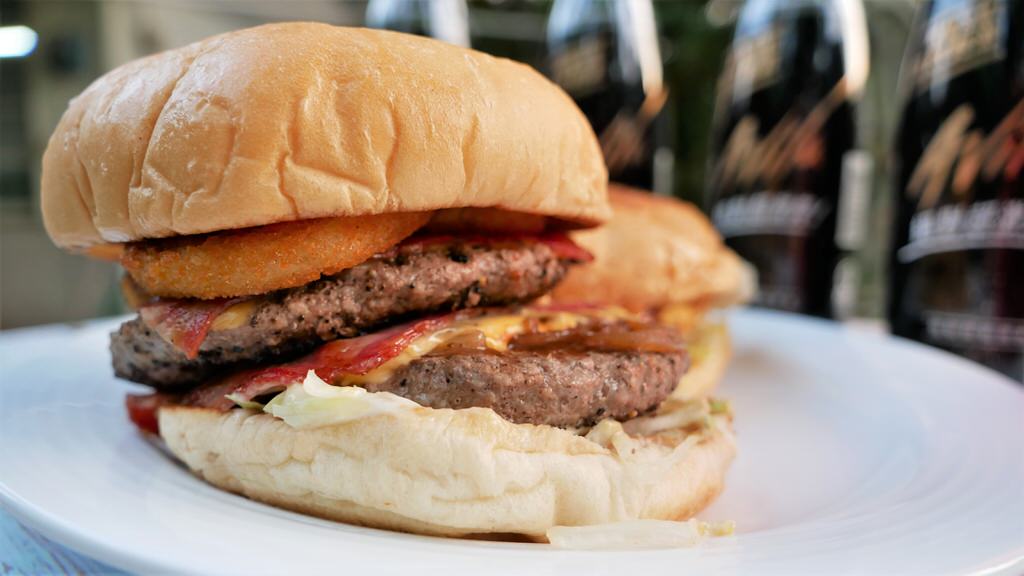 斯威比漢堡 Sweet bits and Burgers︱美味又道地的澳洲漢堡在中興新村!午後飄揚起異國香味～114.8.21重新開幕!