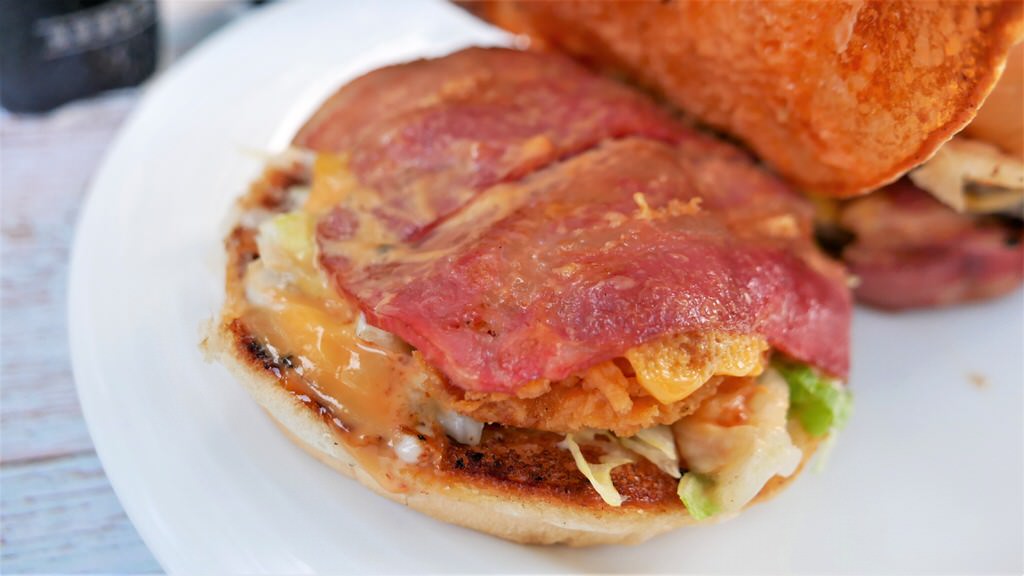 斯威比漢堡 Sweet bits and Burgers︱美味又道地的澳洲漢堡在中興新村!午後飄揚起異國香味～114.8.21重新開幕!