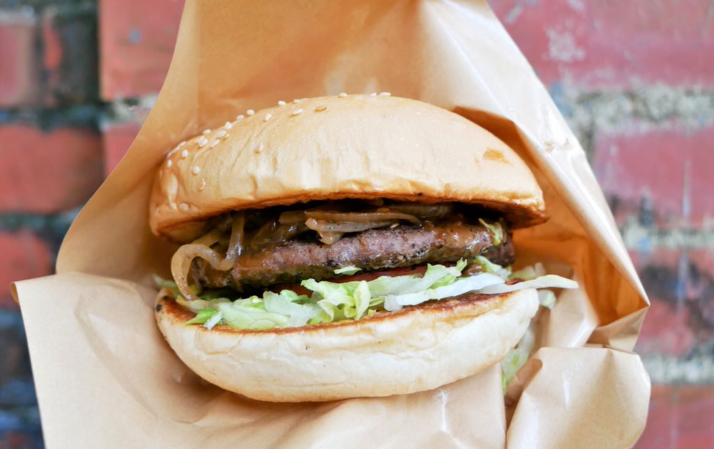 斯威比漢堡 Sweet bits and Burgers︱美味又道地的澳洲漢堡在中興新村!午後飄揚起異國香味～114.8.21重新開幕!