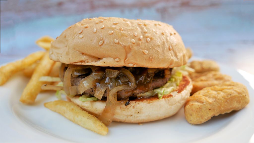 中興-斯威比漢堡 Sweet bits and Burgers (黑胡椒牛肉堡)