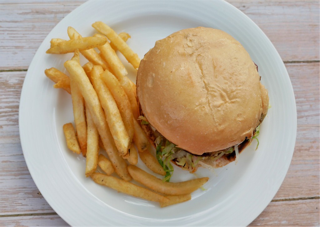 斯威比漢堡 Sweet bits and Burgers︱美味又道地的澳洲漢堡在中興新村!午後飄揚起異國香味～114.8.21重新開幕!