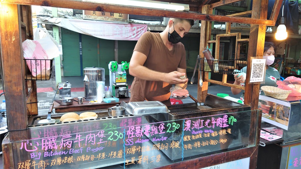 斯威比漢堡 Sweet bits and Burgers︱美味又道地的澳洲漢堡在中興新村!午後飄揚起異國香味～114.8.21重新開幕!