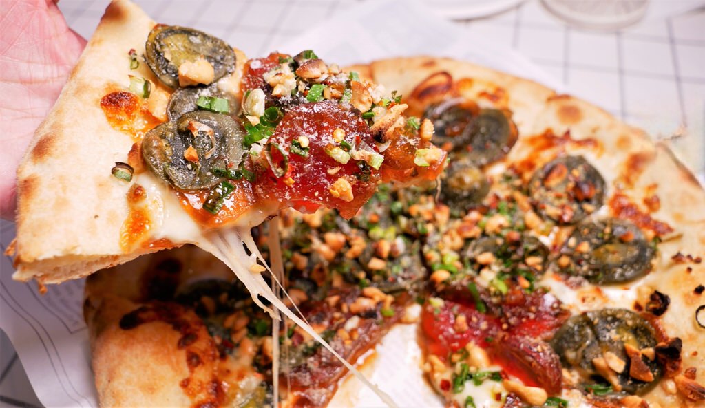 安安你好︱草屯住宅區創新與經典完美結合的南投義式披薩店@體驗開箱～110.12.8開幕