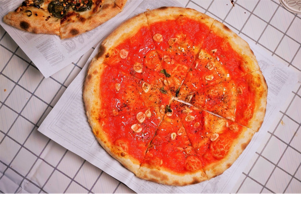 安安你好︱草屯住宅區創新與經典完美結合的南投義式披薩店@體驗開箱～110.12.8開幕