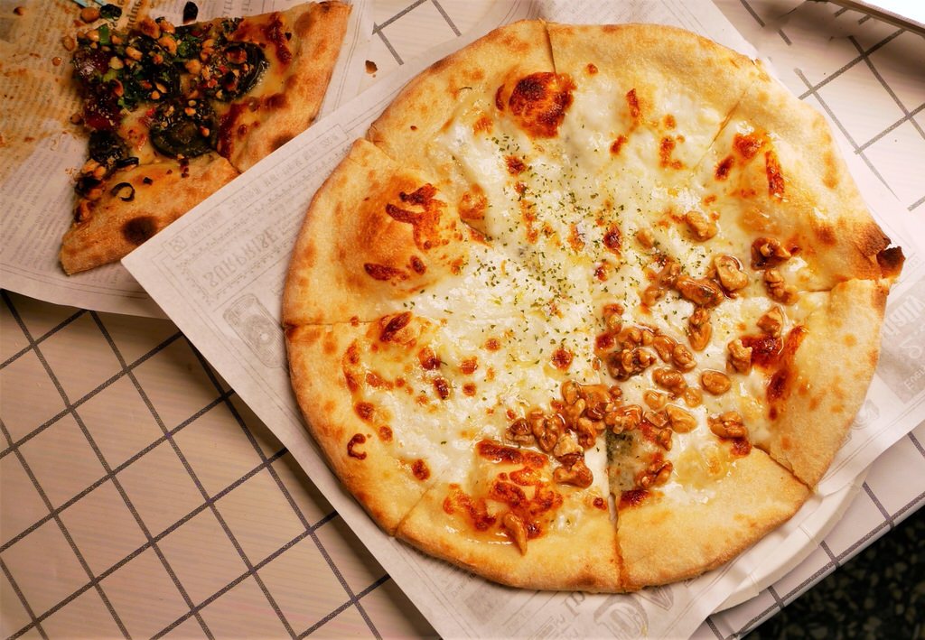 安安你好︱草屯住宅區創新與經典完美結合的南投義式披薩店@體驗開箱～110.12.8開幕