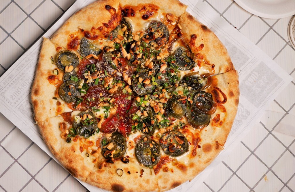 安安你好︱草屯住宅區創新與經典完美結合的南投義式披薩店@體驗開箱～110.12.8開幕