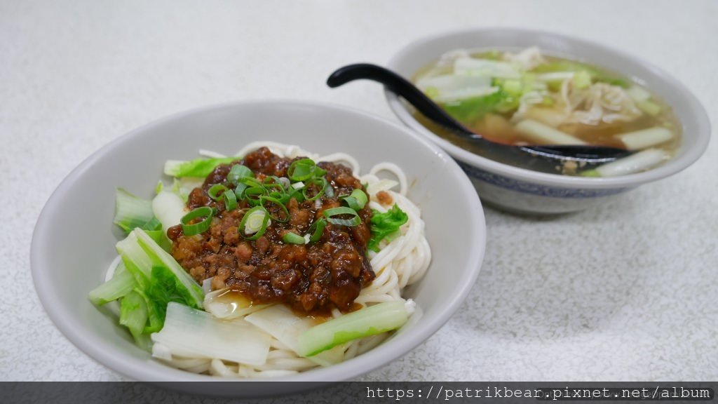 向紅牛肉麵