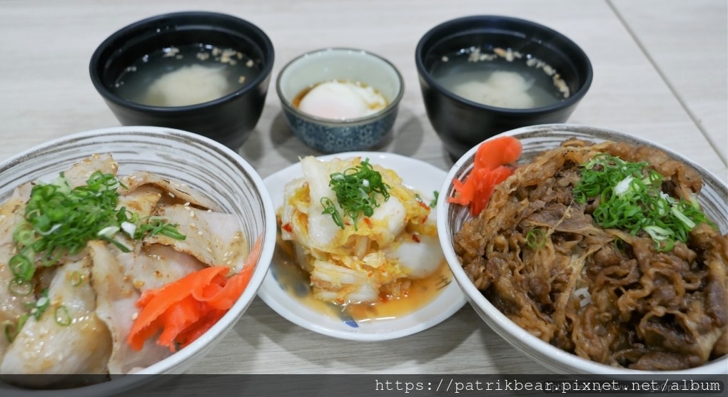 汍樂滿盛燒肉丼 