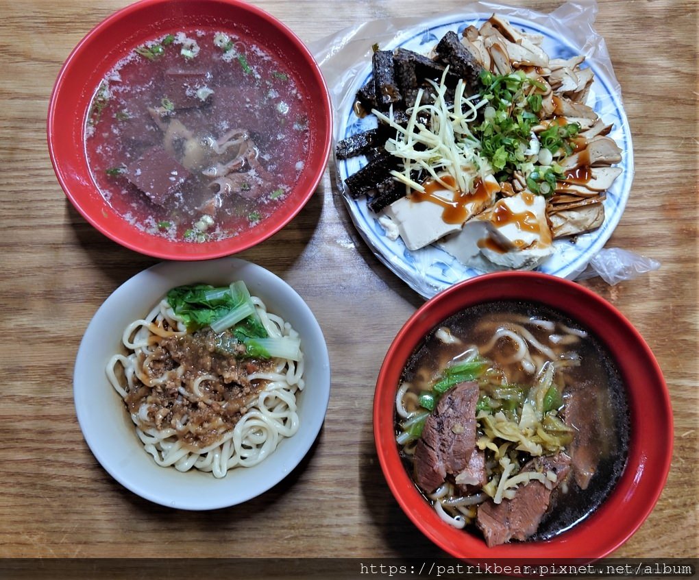 八點檔麵食攤