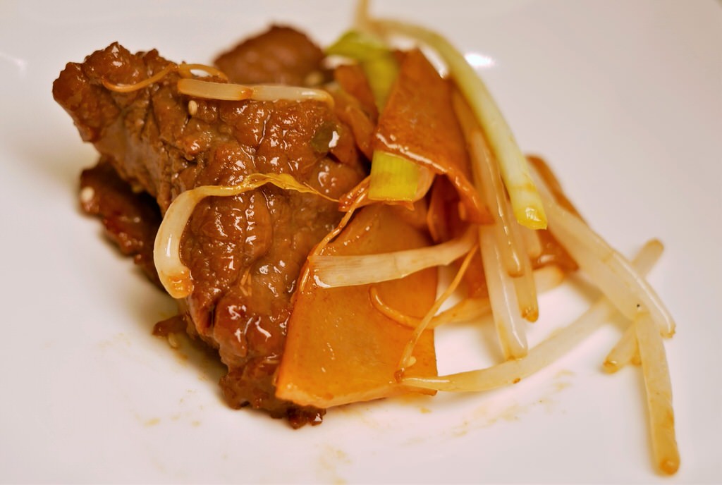 2訪拾粵茶餐館︱年節尾牙家庭聚餐首選!在草屯郊區LED燈廠裡的奢華饗宴 - 第7張圖 2訪拾粵茶餐館︱年節尾牙家庭聚餐首選!在草屯郊區LED燈廠裡的奢華饗宴