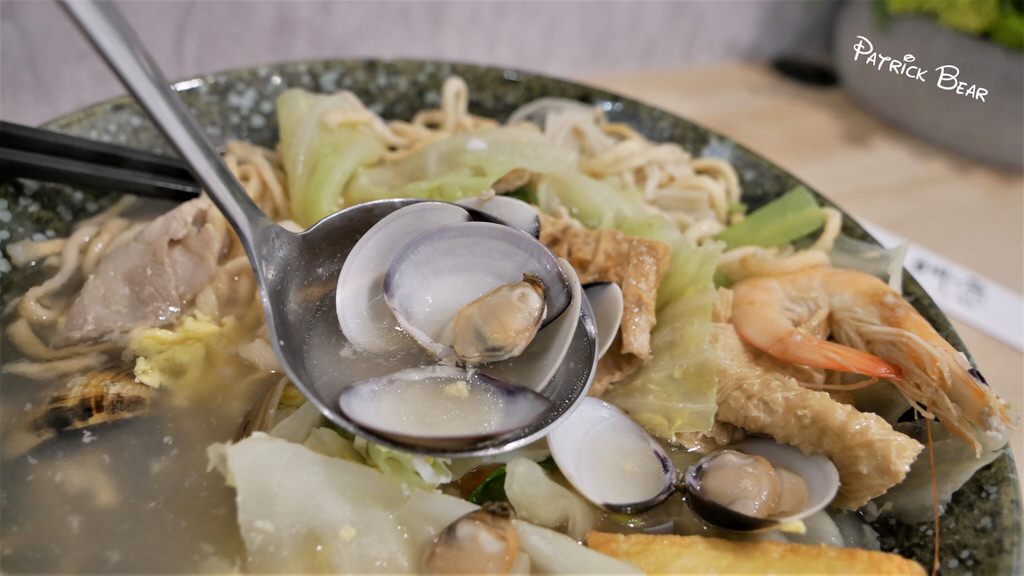 草沺鍋燒專賣店︱宛如小火鍋豐盛般的草屯豚骨鍋燒麵～111.3換手為 超人鍋燒專賣店