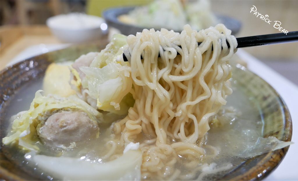 草沺鍋燒專賣店︱宛如小火鍋豐盛般的草屯豚骨鍋燒麵～111.3換手為 超人鍋燒專賣店