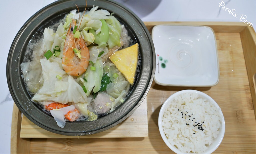 草沺鍋燒專賣店︱宛如小火鍋豐盛般的草屯豚骨鍋燒麵～111.3換手為 超人鍋燒專賣店