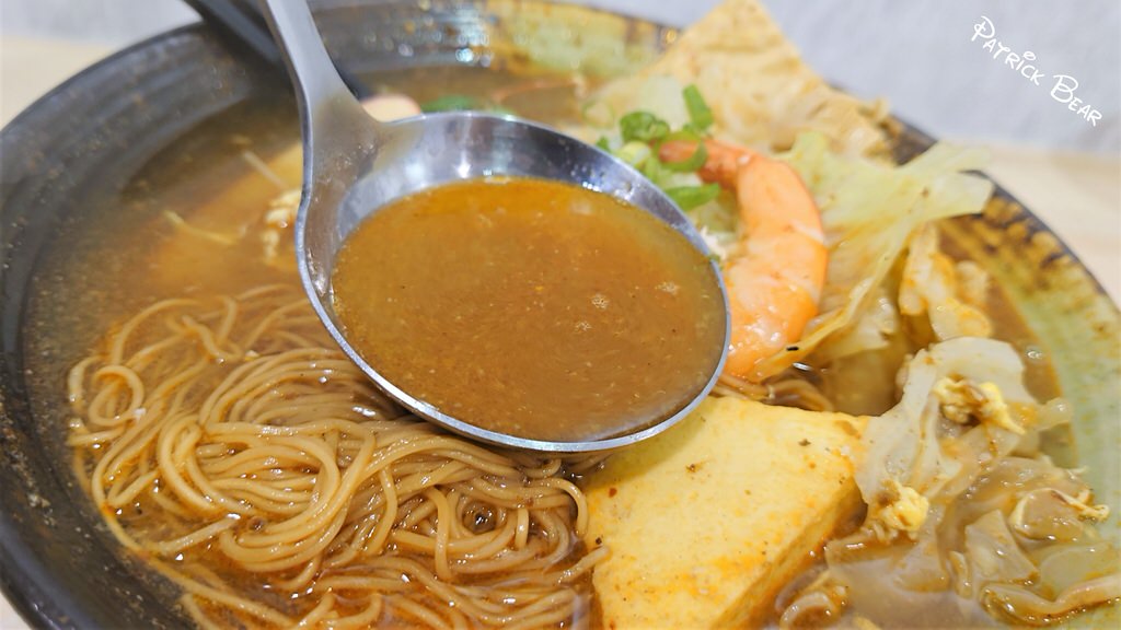 草沺鍋燒專賣店︱宛如小火鍋豐盛般的草屯豚骨鍋燒麵～111.3換手為 超人鍋燒專賣店