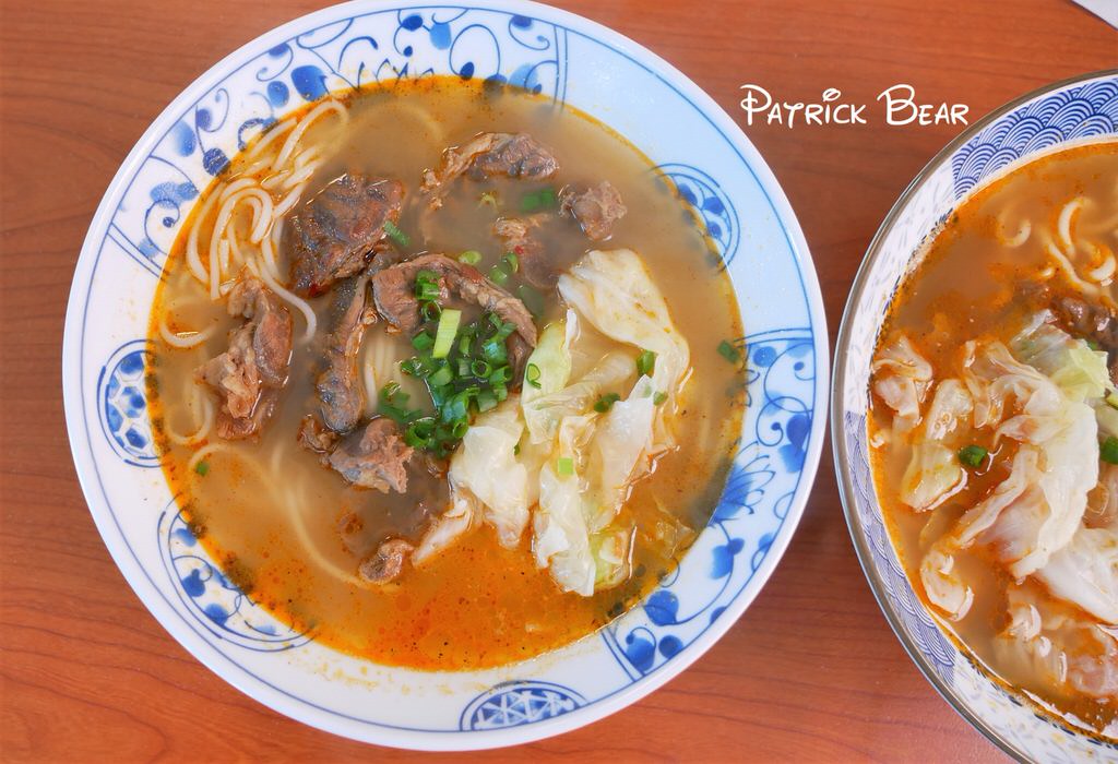 吃溜麵館︱香辣氣味很四川!在中興新村超人氣麵食～113年在臺中太平區開新分店囉!推薦總匯系列&口水雞～