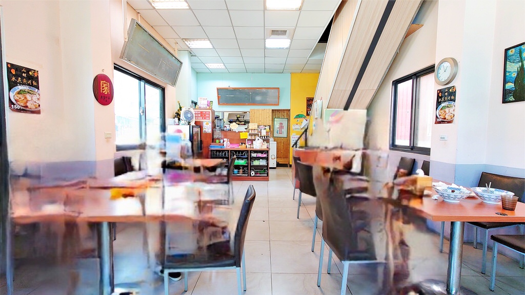 吃溜麵館︱香辣氣味很四川!在中興新村超人氣麵食～113年在臺中太平區開新分店囉!推薦總匯系列&口水雞～