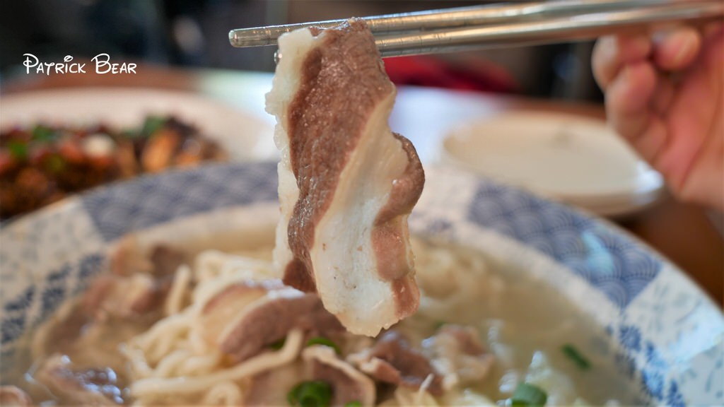 吃溜麵館︱香辣氣味很四川!在中興新村超人氣麵食～113年在臺中太平區開新分店囉!推薦總匯系列&口水雞～