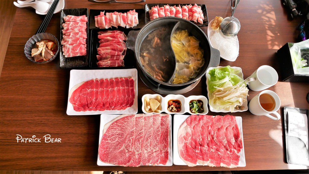 荷塘月色火鍋店︱主打和牛、捲餅、牛肉麵吃到飽的中興新村火鍋店～114.7月搬至南投，更名為”小聚場”!