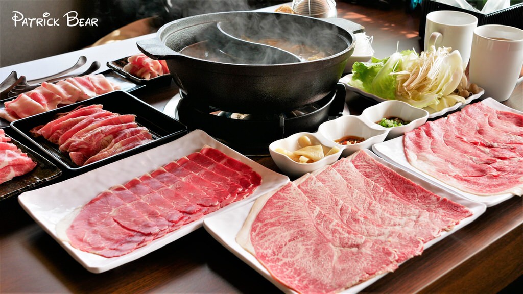 荷塘月色火鍋店︱主打和牛、捲餅、牛肉麵吃到飽的中興新村火鍋店～114.7月搬至南投，更名為”小聚場”!