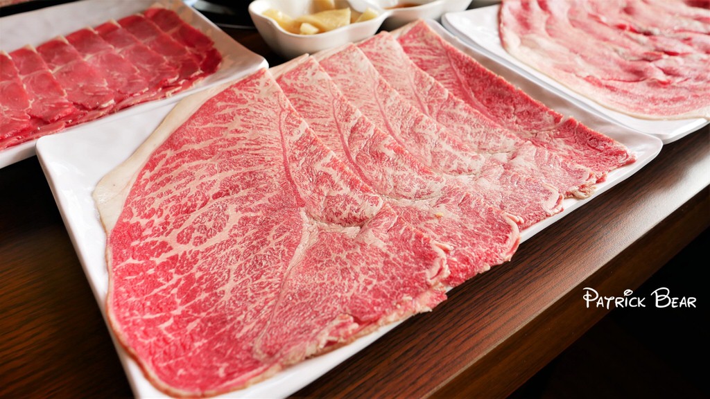 荷塘月色火鍋店︱主打和牛、捲餅、牛肉麵吃到飽的中興新村火鍋店～114.7月搬至南投，更名為”小聚場”!