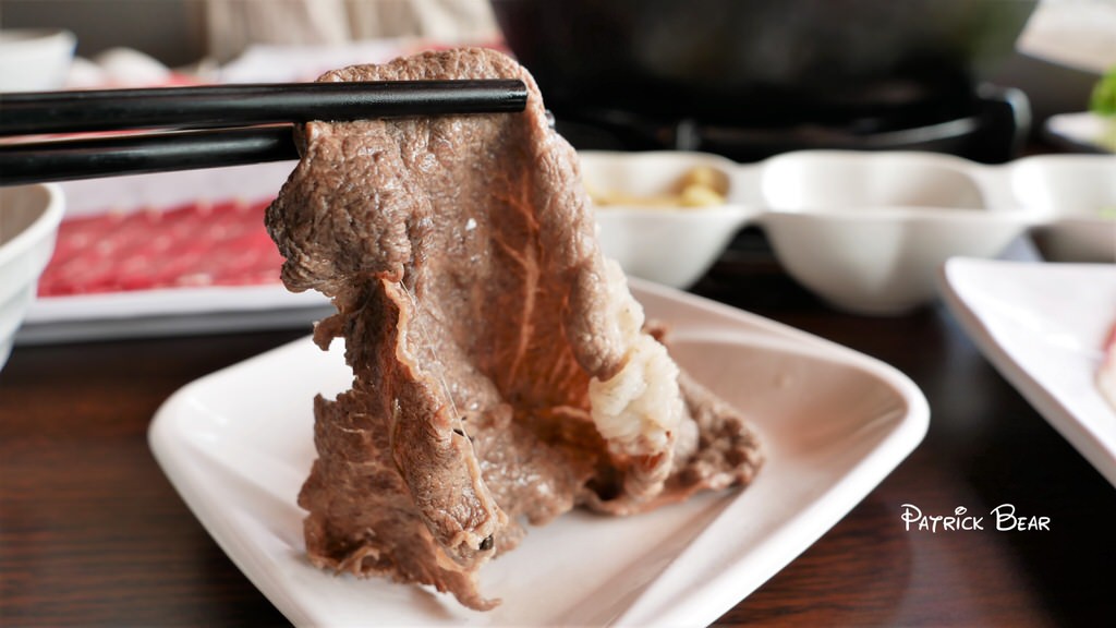 荷塘月色火鍋店︱主打和牛、捲餅、牛肉麵吃到飽的中興新村火鍋店～114.7月搬至南投，更名為”小聚場”!