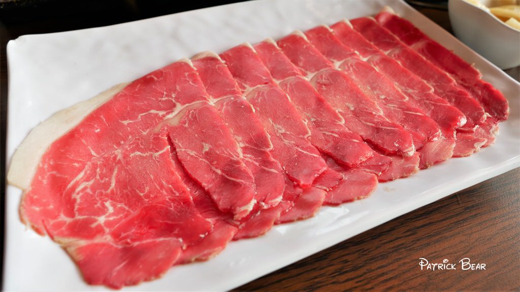 荷塘月色火鍋店︱主打和牛、捲餅、牛肉麵吃到飽的中興新村火鍋店～114.7月搬至南投，更名為”小聚場”!