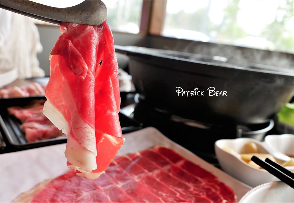 荷塘月色火鍋店︱主打和牛、捲餅、牛肉麵吃到飽的中興新村火鍋店～114.7月搬至南投，更名為”小聚場”!