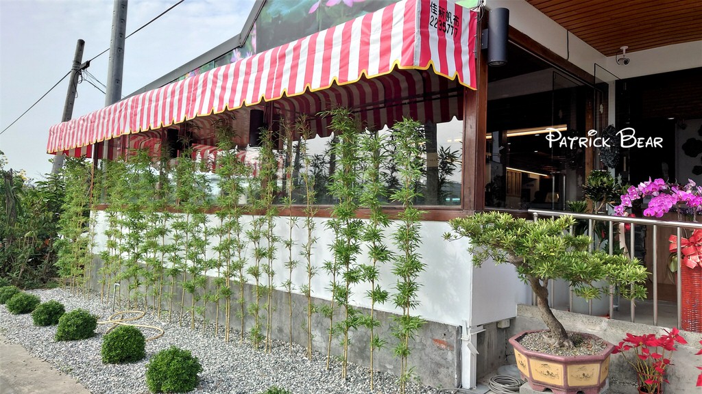 荷塘月色火鍋店︱主打和牛、捲餅、牛肉麵吃到飽的中興新村火鍋店～114.7月搬至南投，更名為”小聚場”!