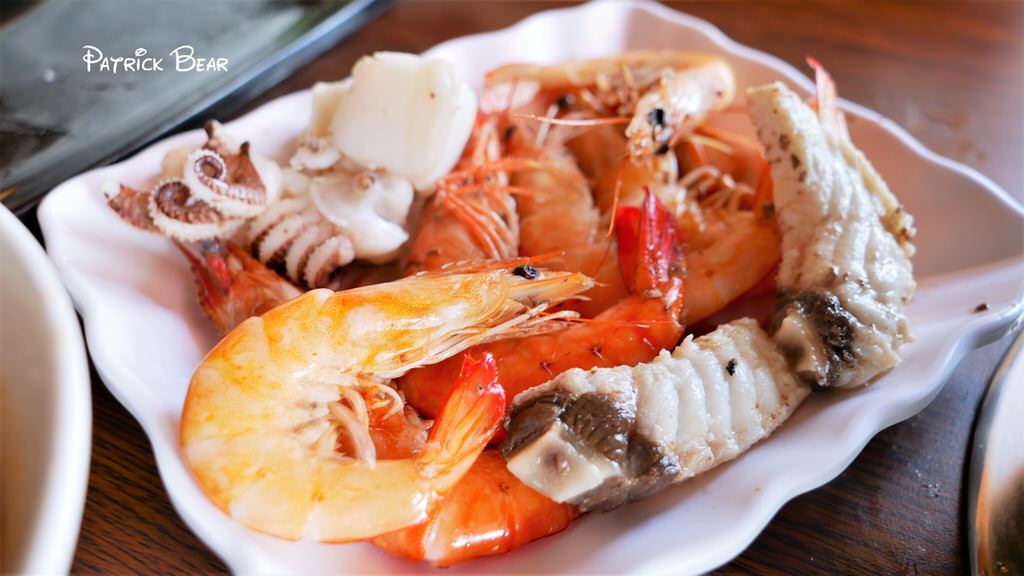 荷塘月色火鍋店︱主打和牛、捲餅、牛肉麵吃到飽的中興新村火鍋店～114.7月搬至南投，更名為”小聚場”!