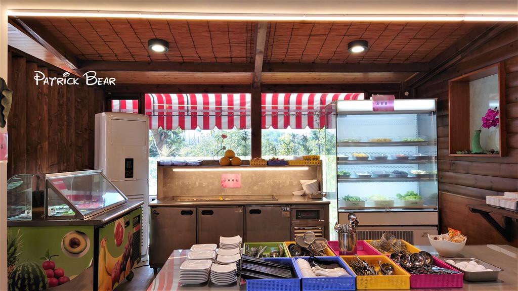 荷塘月色火鍋店︱主打和牛、捲餅、牛肉麵吃到飽的中興新村火鍋店～114.7月搬至南投，更名為”小聚場”!