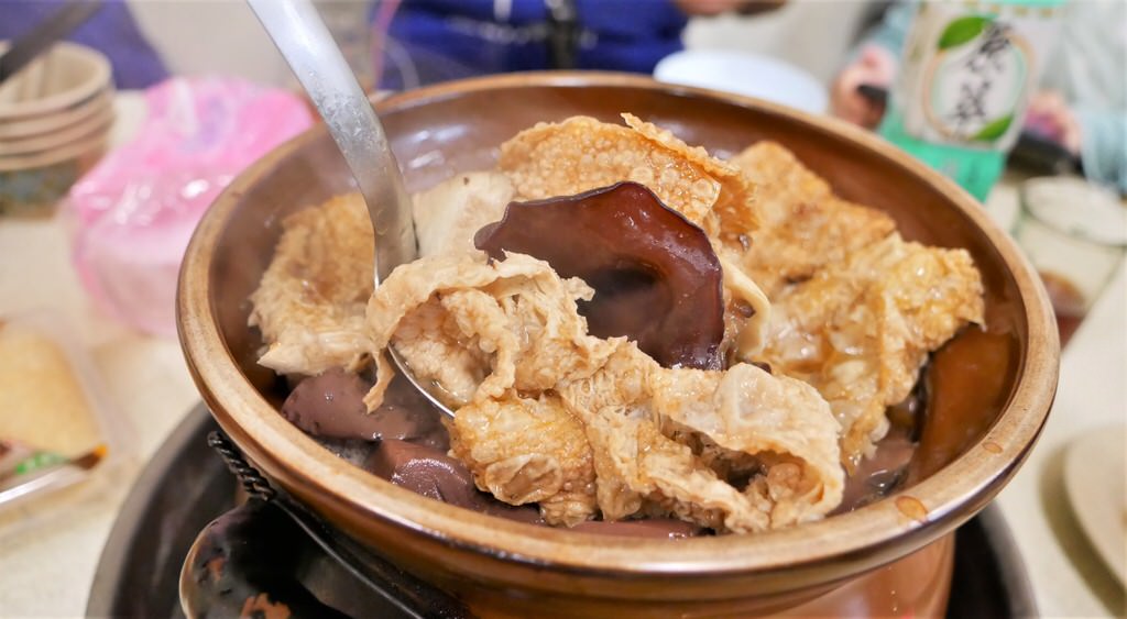 霸味薑母鴨草屯店︱無可挑剔的黃金比例湯頭～每到冬季總是大排長龍!