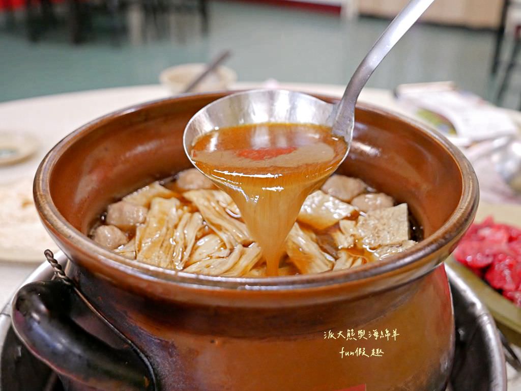 霸味薑母鴨草屯店︱無可挑剔的黃金比例湯頭～每到冬季總是大排長龍!
