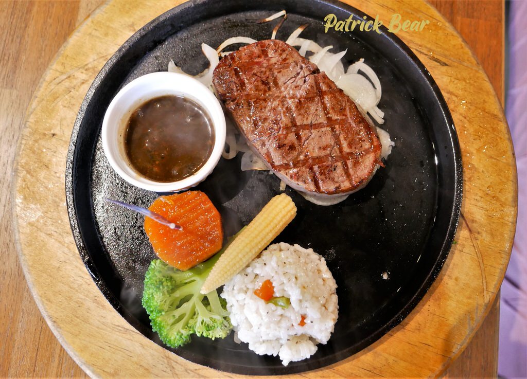 史堤克牛排草屯店︱在南投草屯知名連鎖美式牛排自助餐廳，109年10月開幕~超級推薦薯條💗好吃到讓我記憶深刻!