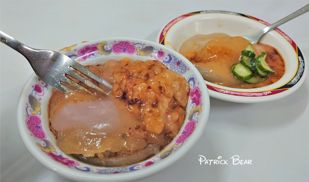 臺中豐原廟東夜市美食紀錄☆人氣爆棚的國民小吃《廟東菱角酥》、《李珍心綠豆沙專門店》、人氣最旺的《廟東清水排骨麵店》、很多座位的《廟東新香蚵仔煎》