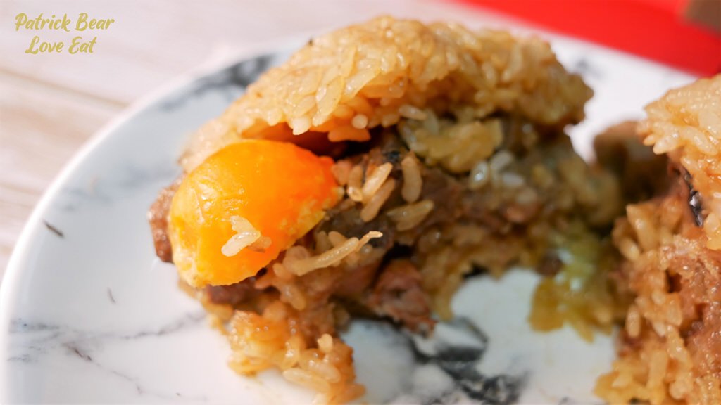 拾粵至尊粿蒸粽︱2024端午節慶限定巨無霸港式粿蒸粽，每顆重達12兩且粽料嚴選多種食材，根本就是肉粽至尊，佳節自用送禮兩相宜～拾粵茶餐館&李記港式燒臘隆重推出!