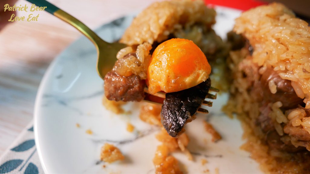 拾粵至尊粿蒸粽︱2024端午節慶限定巨無霸港式粿蒸粽，每顆重達12兩且粽料嚴選多種食材，根本就是肉粽至尊，佳節自用送禮兩相宜～拾粵茶餐館&李記港式燒臘隆重推出!