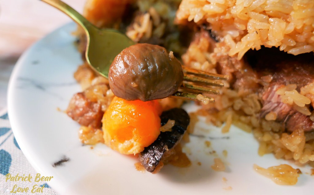 拾粵至尊粿蒸粽︱2024端午節慶限定巨無霸港式粿蒸粽，每顆重達12兩且粽料嚴選多種食材，根本就是肉粽至尊，佳節自用送禮兩相宜～拾粵茶餐館&李記港式燒臘隆重推出!