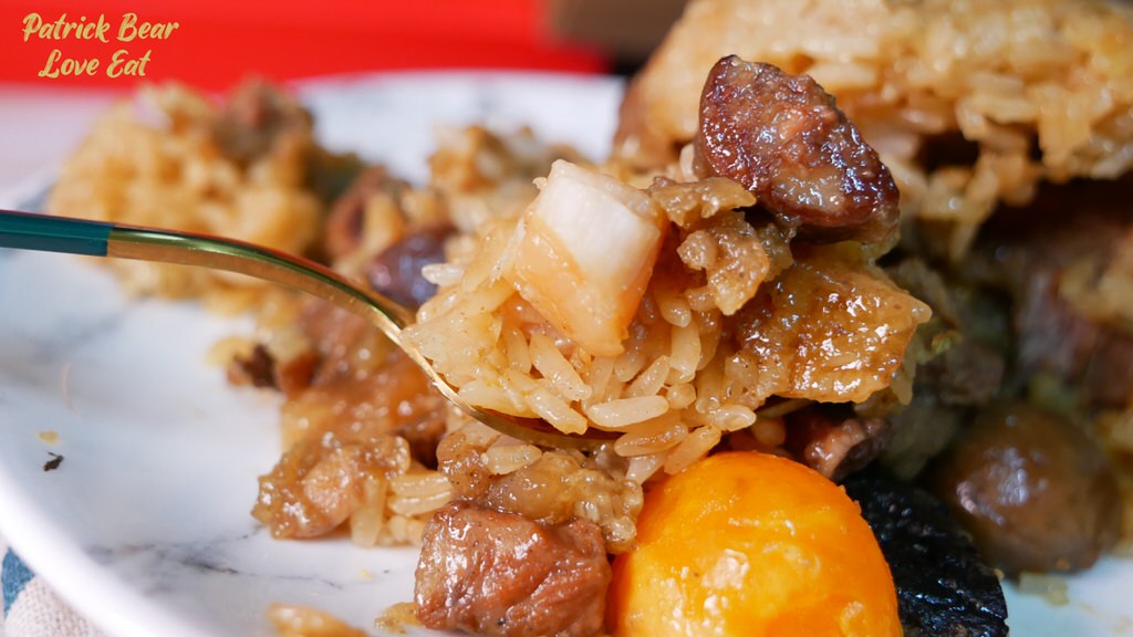 拾粵至尊粿蒸粽︱2024端午節慶限定巨無霸港式粿蒸粽，每顆重達12兩且粽料嚴選多種食材，根本就是肉粽至尊，佳節自用送禮兩相宜～拾粵茶餐館&李記港式燒臘隆重推出!