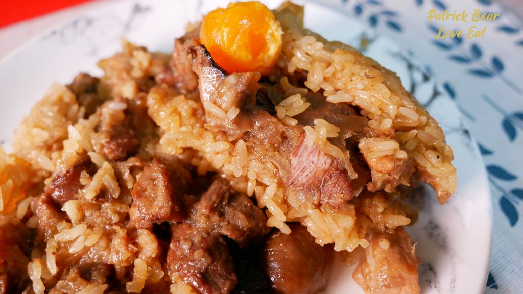 拾粵至尊粿蒸粽︱2024端午節慶限定巨無霸港式粿蒸粽，每顆重達12兩且粽料嚴選多種食材，根本就是肉粽至尊，佳節自用送禮兩相宜～拾粵茶餐館&李記港式燒臘隆重推出!