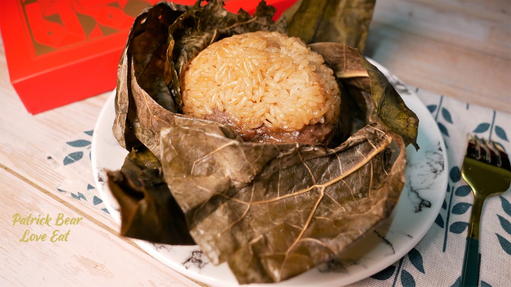 拾粵至尊粿蒸粽︱2024端午節慶限定巨無霸港式粿蒸粽，每顆重達12兩且粽料嚴選多種食材，根本就是肉粽至尊，佳節自用送禮兩相宜～拾粵茶餐館&李記港式燒臘隆重推出!