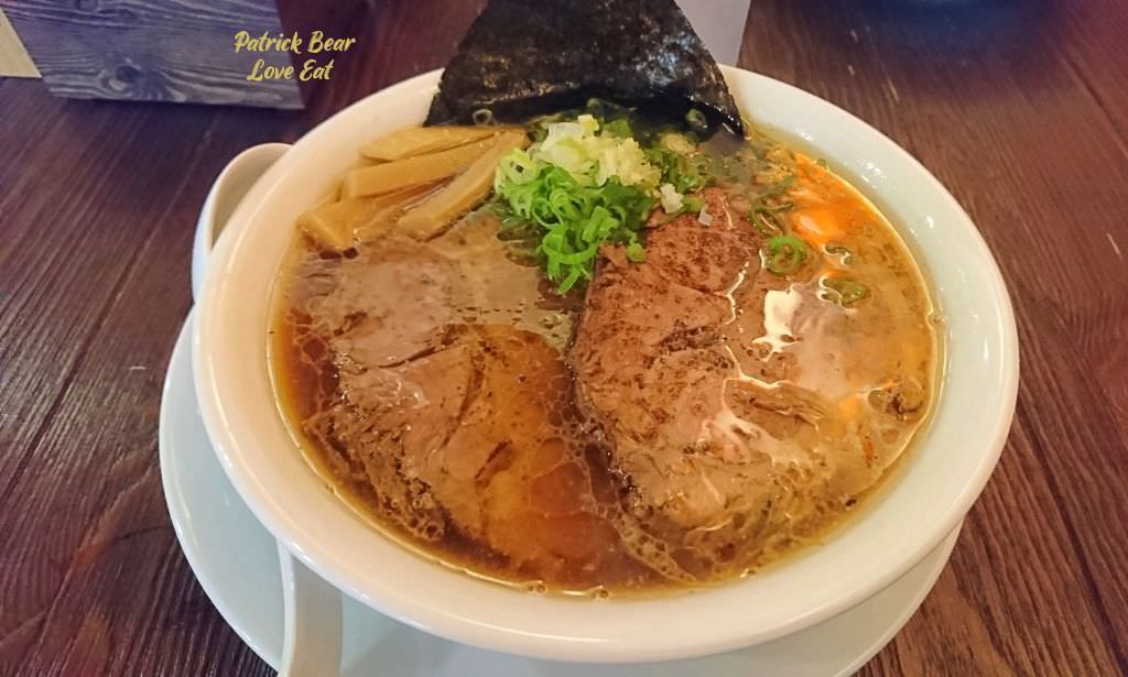 東京醬油拉麵超極丸｜花朵般盛開的台中拉麵，不論是濃郁或清湯一吃就上癮，好看好吃更好拍~SP綜合特製版本一次滿足!