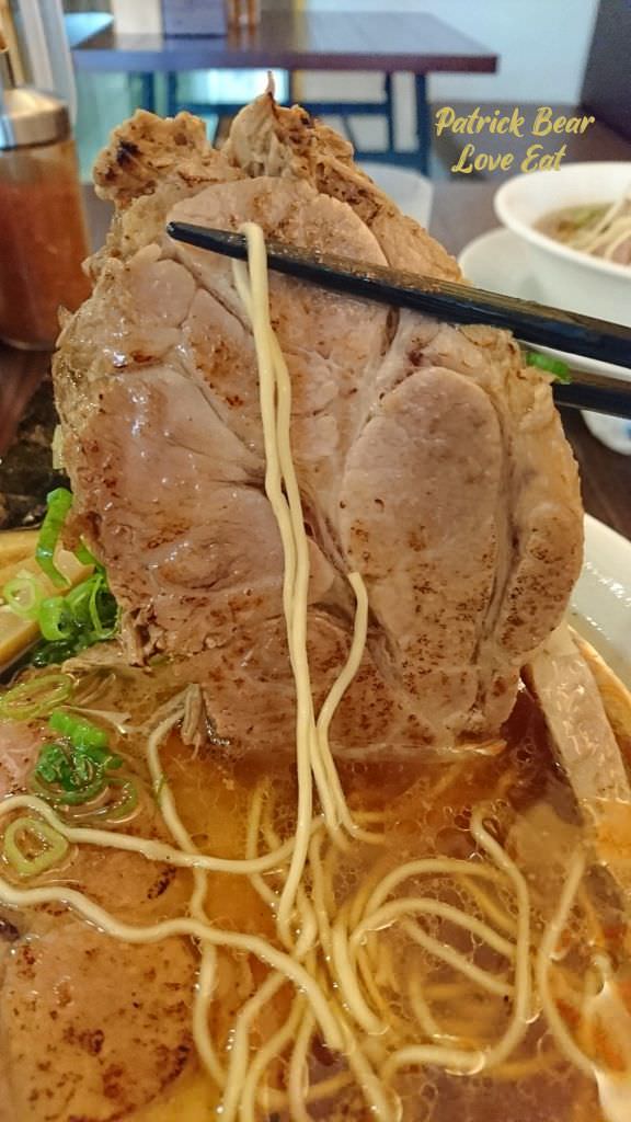 東京醬油拉麵超極丸｜花朵般盛開的台中拉麵，不論是濃郁或清湯一吃就上癮，好看好吃更好拍~SP綜合特製版本一次滿足!