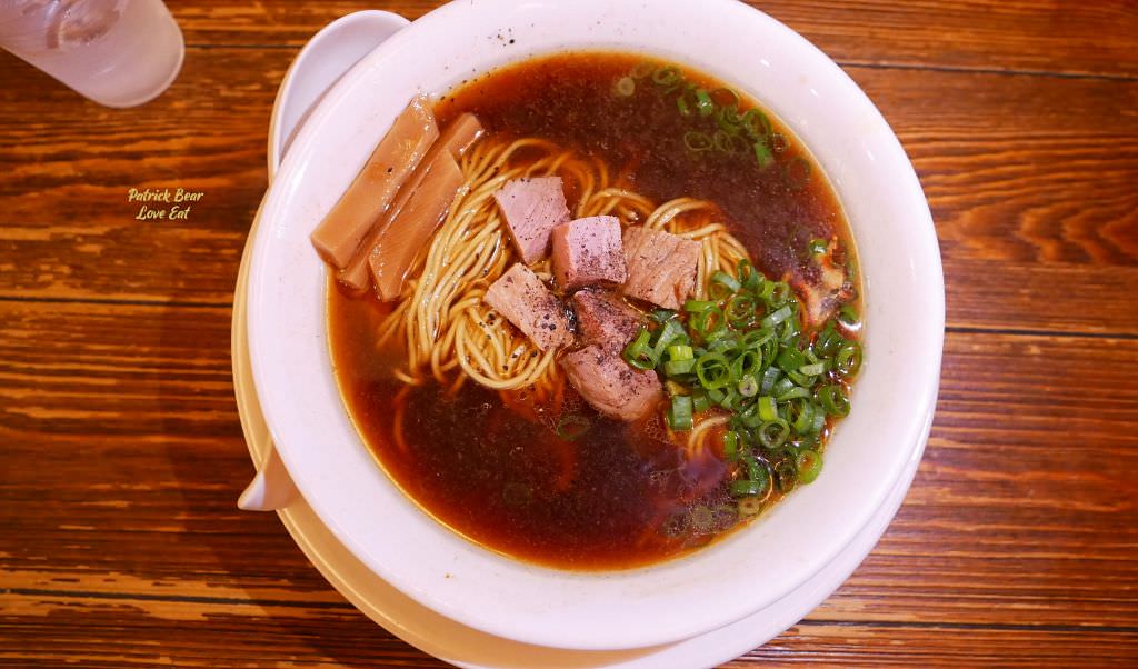 東京醬油拉麵超極丸｜花朵般盛開的台中拉麵，不論是濃郁或清湯一吃就上癮，好看好吃更好拍~SP綜合特製版本一次滿足!