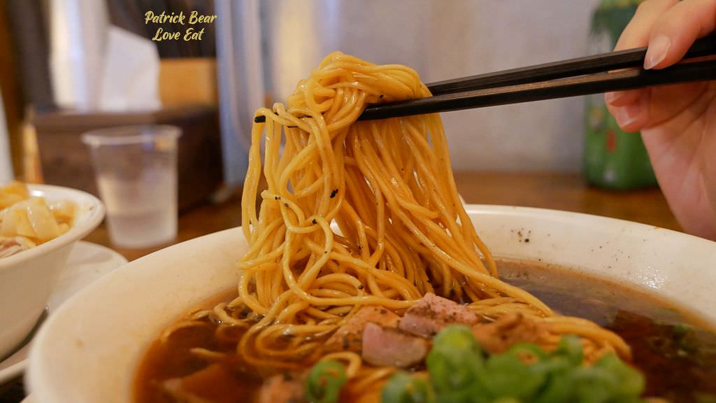 東京醬油拉麵超極丸｜花朵般盛開的台中拉麵，不論是濃郁或清湯一吃就上癮，好看好吃更好拍~SP綜合特製版本一次滿足!