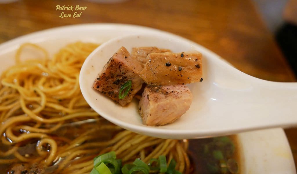 東京醬油拉麵超極丸｜花朵般盛開的台中拉麵，不論是濃郁或清湯一吃就上癮，好看好吃更好拍~SP綜合特製版本一次滿足!